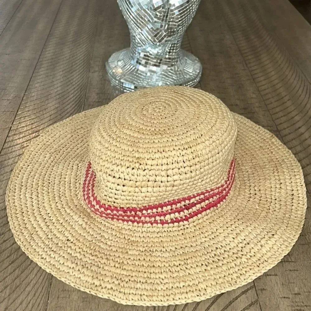 Fun 🤩 Hat 👒 fabulously flexible Pack away!!! ✈️ 🏝️ 🕶️ 👄 💄 Pink Stripes